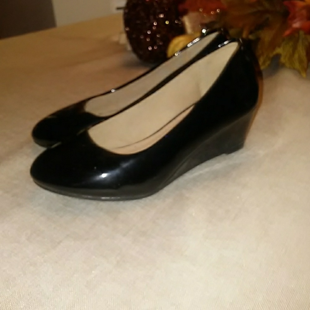 Black dress shoes